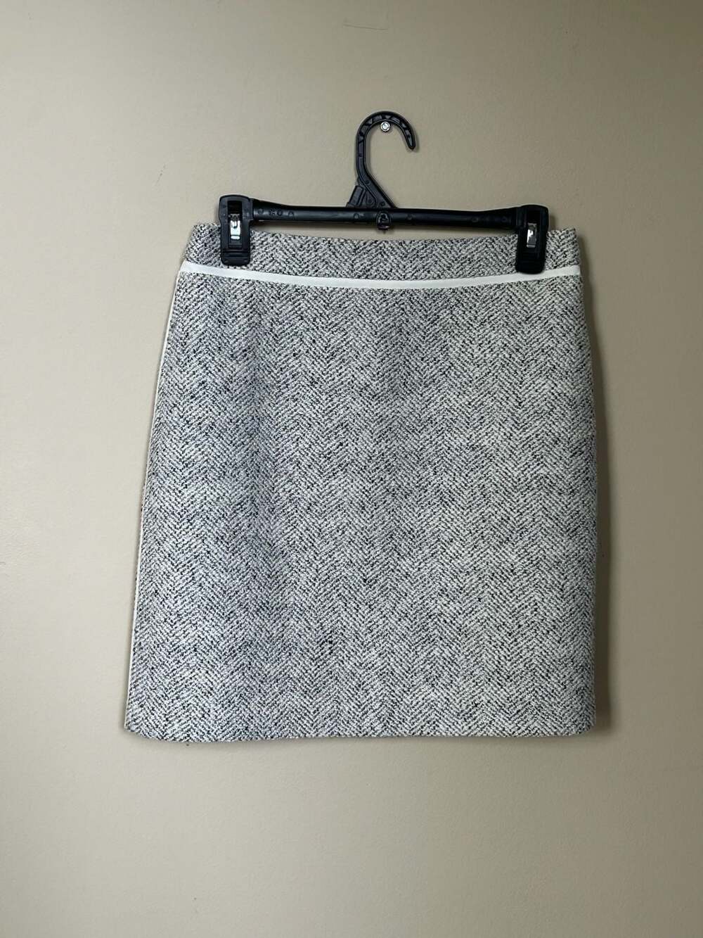 White House Black Market Tweed Skirt Size 0 Black White Mini